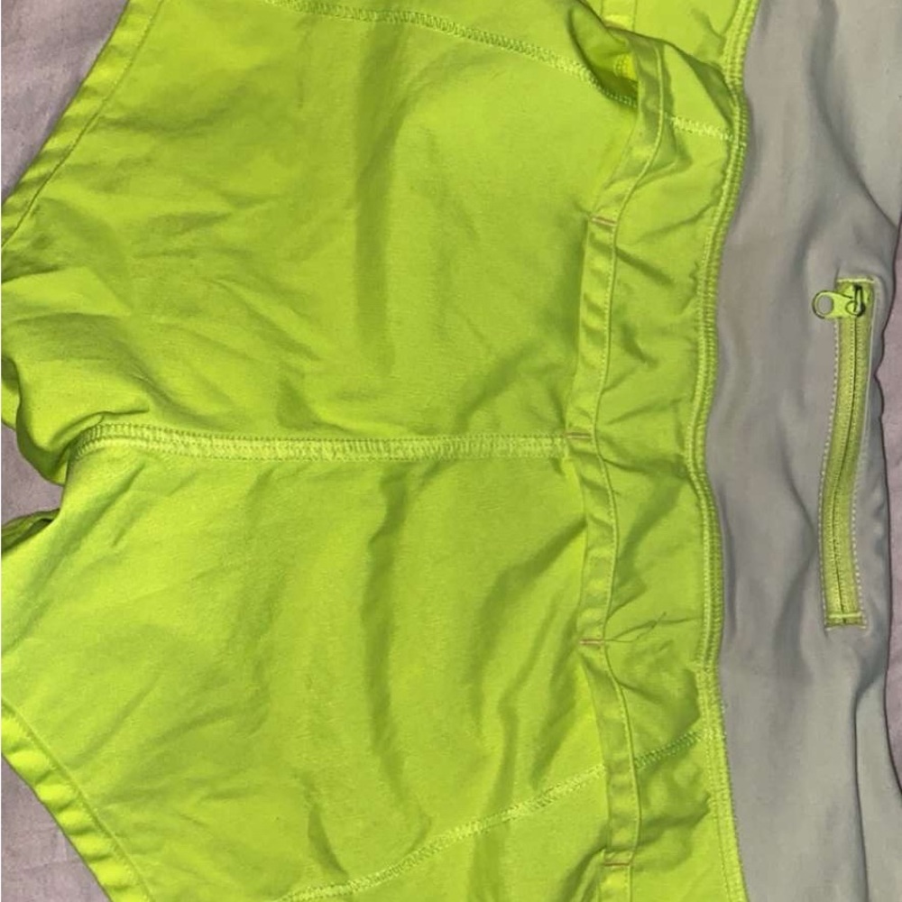 highlight yellow speed ups, 2.5” inch low rise
size 4 but fits like a 2 on me!!!